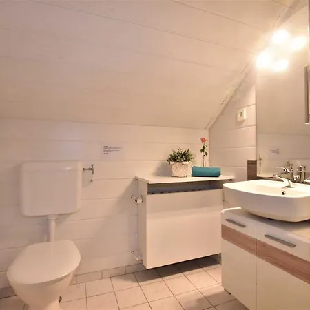 Ferienwohnungen Kleckerburg mit Meerblick OFC 05 Kägsdorf Exterior foto