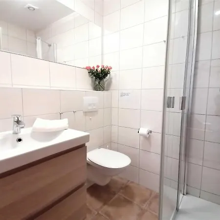 Ferienwohnungen Kleckerburg mit Meerblick OFC 05 Kägsdorf Exterior foto